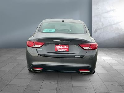 2015 Chrysler 200 - Photo 5