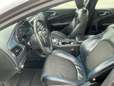 2015 Chrysler 200 - Photo 9
