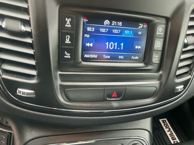 2015 Chrysler 200 - Photo 11