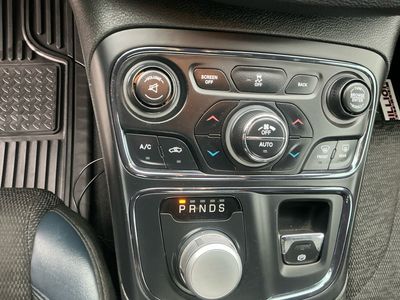 2015 Chrysler 200 - Photo 12