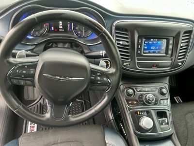2015 Chrysler 200 - Photo 15