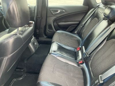 2015 Chrysler 200 - Photo 17
