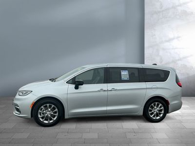 2026 Chrysler Pacifica - Photo 3