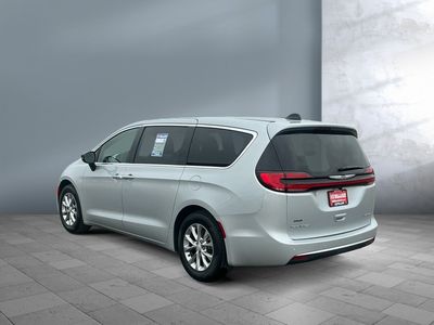 2026 Chrysler Pacifica - Photo 4