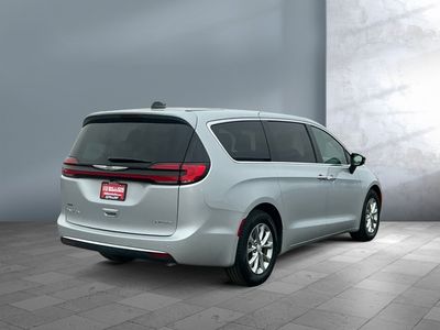 2026 Chrysler Pacifica - Photo 6