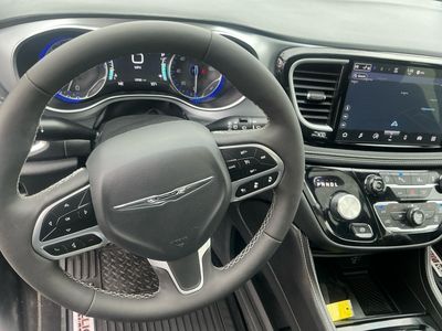 2026 Chrysler Pacifica - Photo 14