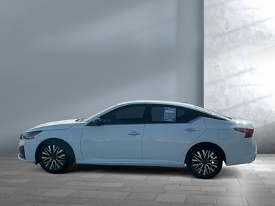 2025 Nissan Altima - Photo 3