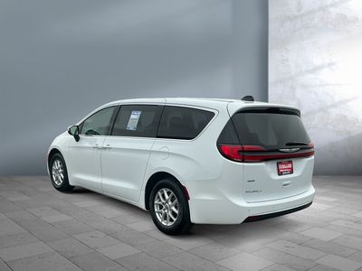 2023 Chrysler Pacifica - Photo 4