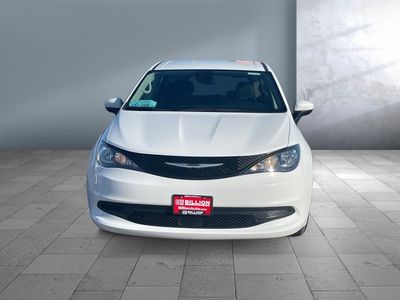 2023 Chrysler Voyager - Photo 2