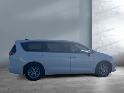 2023 Chrysler Voyager - Photo 7