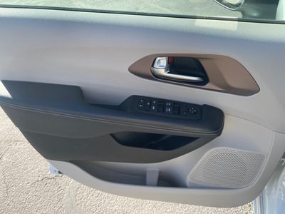 2023 Chrysler Voyager - Photo 10