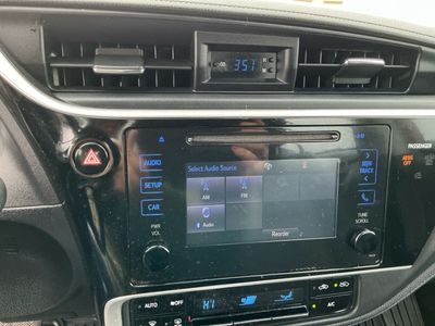 2017 Toyota Corolla - Photo 11