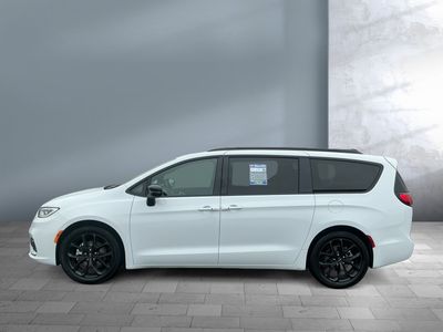 2025 Chrysler Pacifica - Photo 3