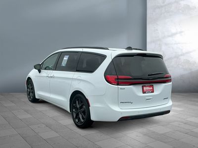 2025 Chrysler Pacifica - Photo 4