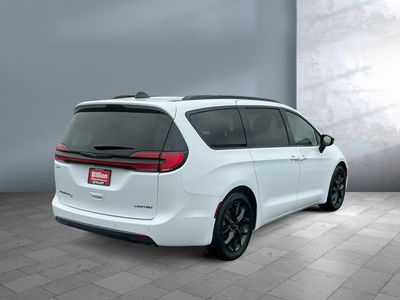2025 Chrysler Pacifica - Photo 6