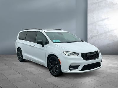 2025 Chrysler Pacifica - Photo 8