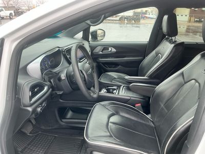 2025 Chrysler Pacifica - Photo 9