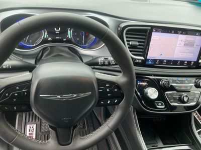 2025 Chrysler Pacifica - Photo 14