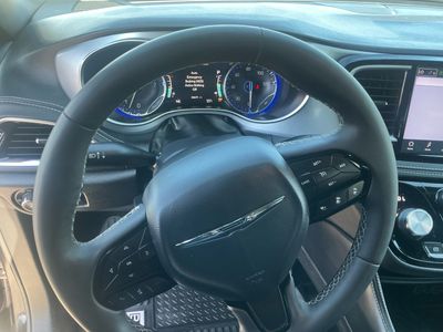 2025 Chrysler Pacifica - Photo 13