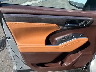 2022 Toyota Highlander - Photo 15
