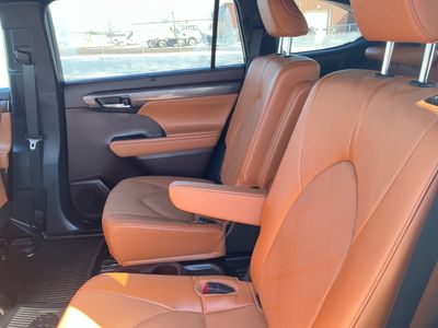 2022 Toyota Highlander - Photo 17