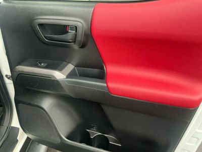 2020 Toyota Tacoma - Photo 19