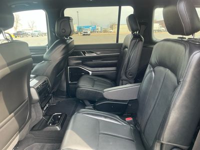 2022 Jeep Wagoneer - Photo 16