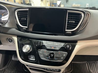 2023 Chrysler Pacifica - Photo 11