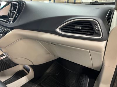 2023 Chrysler Pacifica - Photo 12