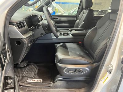 2026 Jeep Grand Wagoneer — photo 9 view
