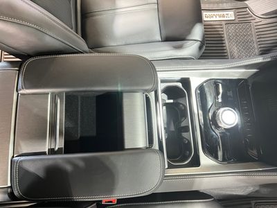 2026 Jeep Grand Wagoneer — photo 13 view