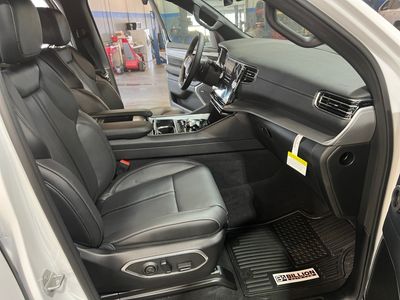 2026 Jeep Grand Wagoneer — photo 15 view