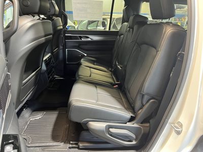 2026 Jeep Grand Wagoneer — photo 18 view