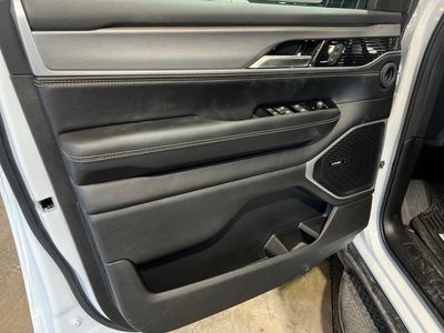 2026 Jeep Grand Wagoneer — photo 20 view