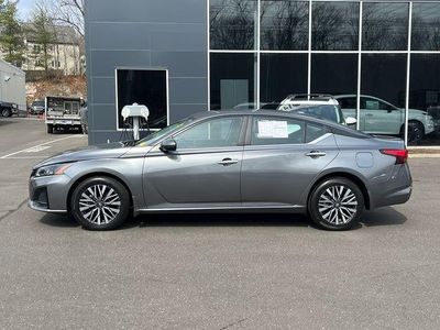 2023 Nissan Altima — side profile view