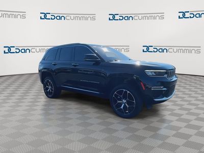 2024 Jeep Grand Cherokee — side profile view