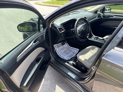 2020 Ford Fusion — detail view