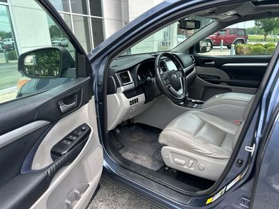 2015 Toyota Highlander — detail view