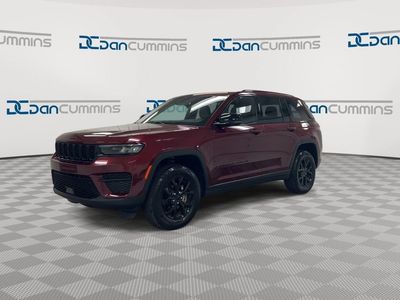 2025 Jeep Grand Cherokee — interior view