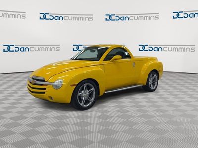 2004 Chevrolet SSR — interior view