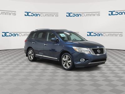 2015 Nissan Pathfinder — rear three-quarter view
