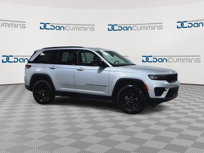 2025 Jeep Grand Cherokee — side profile view