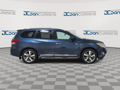 2015 Nissan Pathfinder — side profile view