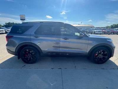 2021 Ford Explorer — side profile view