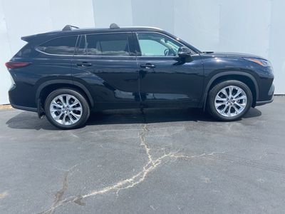 2024 Toyota Highlander Hybrid — side profile view