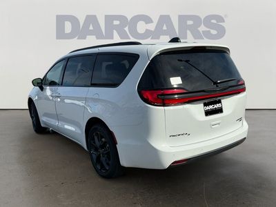 2026 Chrysler Pacifica — detail view