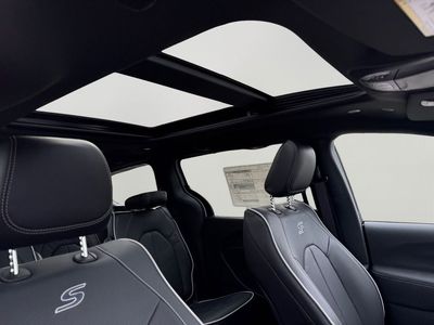 2026 Chrysler Pacifica — detail view