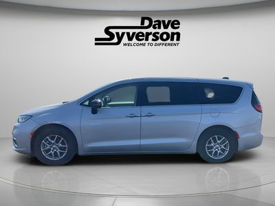 2024 Chrysler Pacifica — side profile view