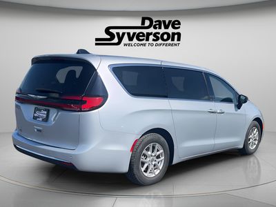 2024 Chrysler Pacifica — detail view