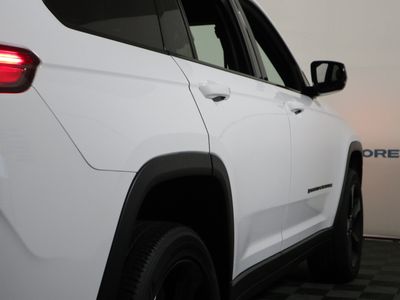 2023 Jeep Grand Cherokee L — detail view